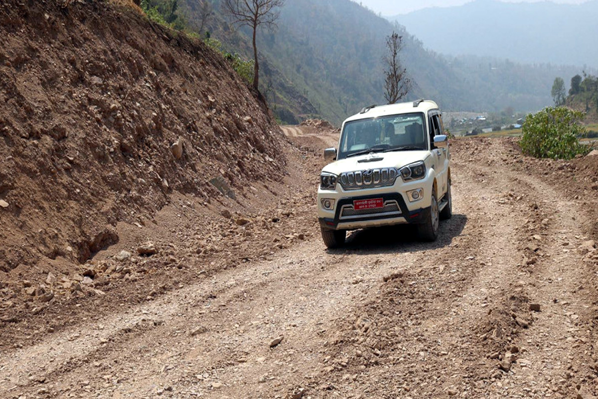 ट्रयाक खुलेको ४६ वर्षसम्म पनी कालोपत्रे भएन बोटेचौर–भेडबारी–धुलियाबिट सडक